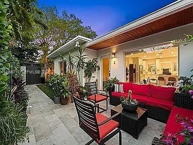 Building Photo - 808 NE 17th Way