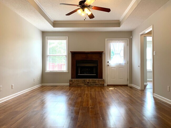 Building Photo - 212 Bradley Ct