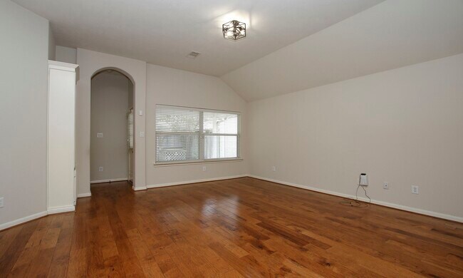 Building Photo - 15938 Cottage Ivy Cir