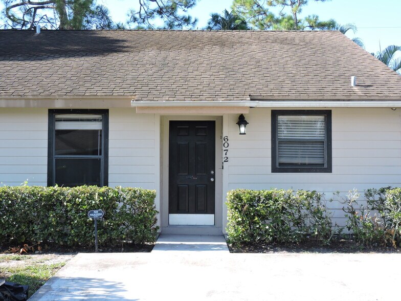 Primary Photo - 6072 Roger St