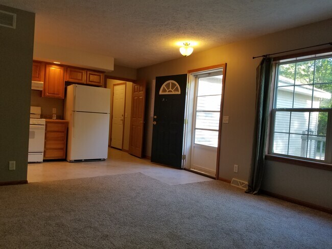 Building Photo - 4417 Krys Rd