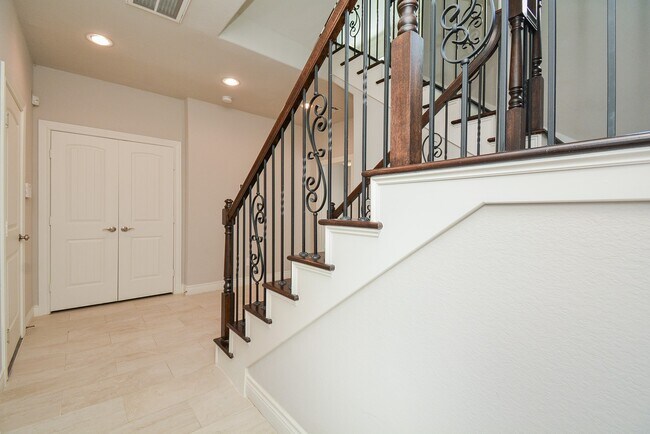 Building Photo - 1610 Parker St