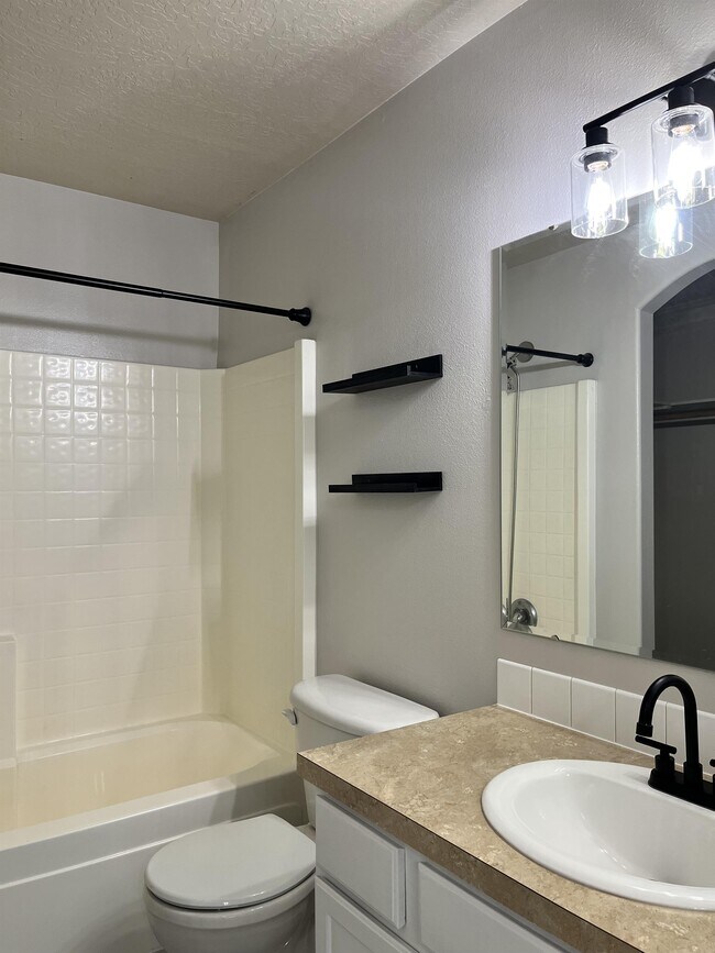Building Photo - 2057 W Shy Creek Pl