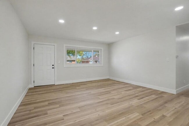 Building Photo - 83 Brookhaven Dr