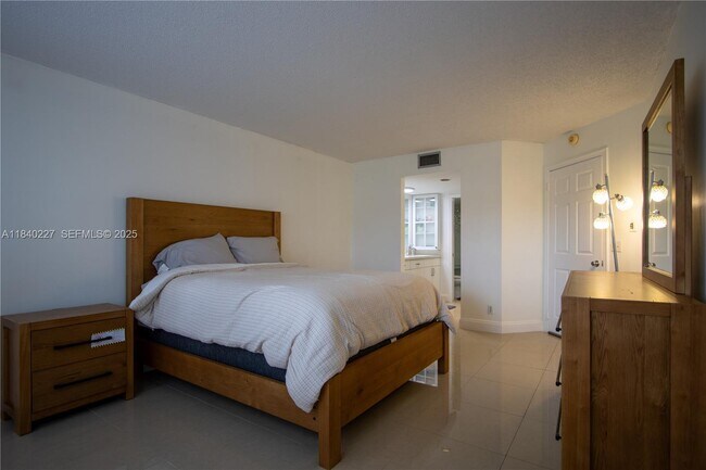 Building Photo - 12850 SW 4th Ct