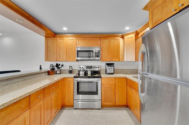 Building Photo - 400 N Surf Rd