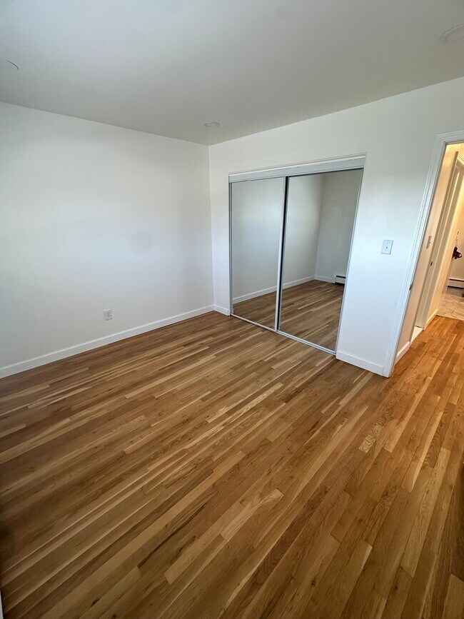 Building Photo - 100 W Hickory Grove Rd