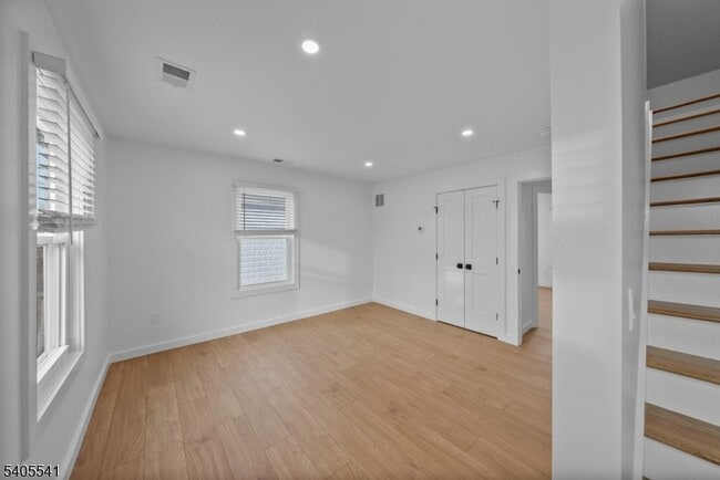 Building Photo - 80 Anderson St