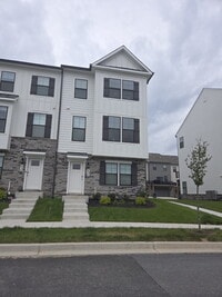 Building Photo - "Experience Modern Comfort: Mostly Furnished 3-Bed, 3.5-Bath Townhouse in Renn Quarter"