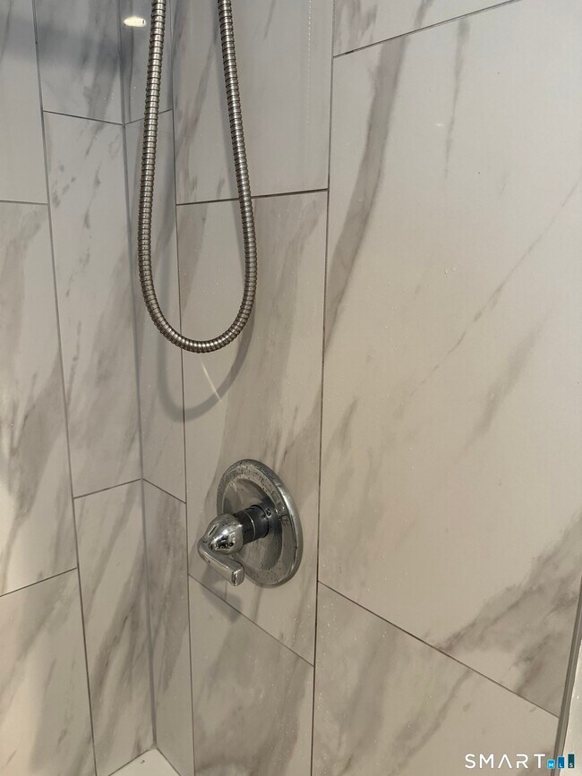 Building Photo - 15 Edwards St