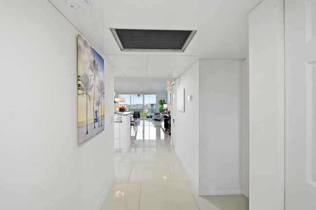 Building Photo - 4015 W Palm Aire Dr