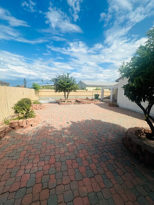 Building Photo - 4056 Caseman Ave
