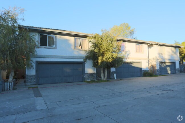 Building Photo - Gina Way Villas