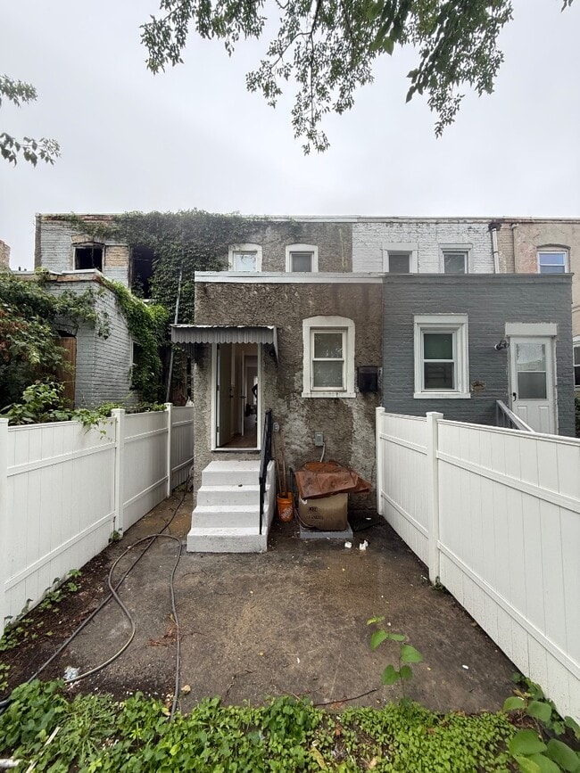 Building Photo - 1328 Morton St