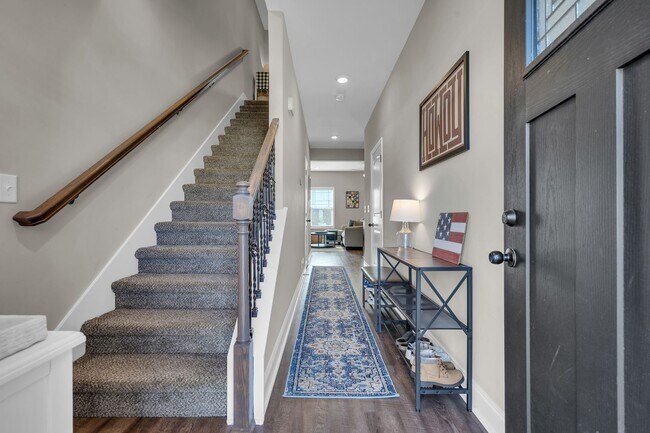 Building Photo - Pet Friendly Two Bedroom!