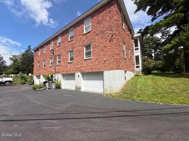 Building Photo - 3 Minnowbrook Ave