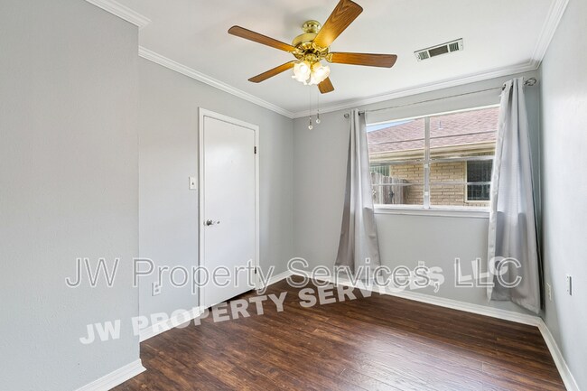 Building Photo - 3228 Lake Trail Dr