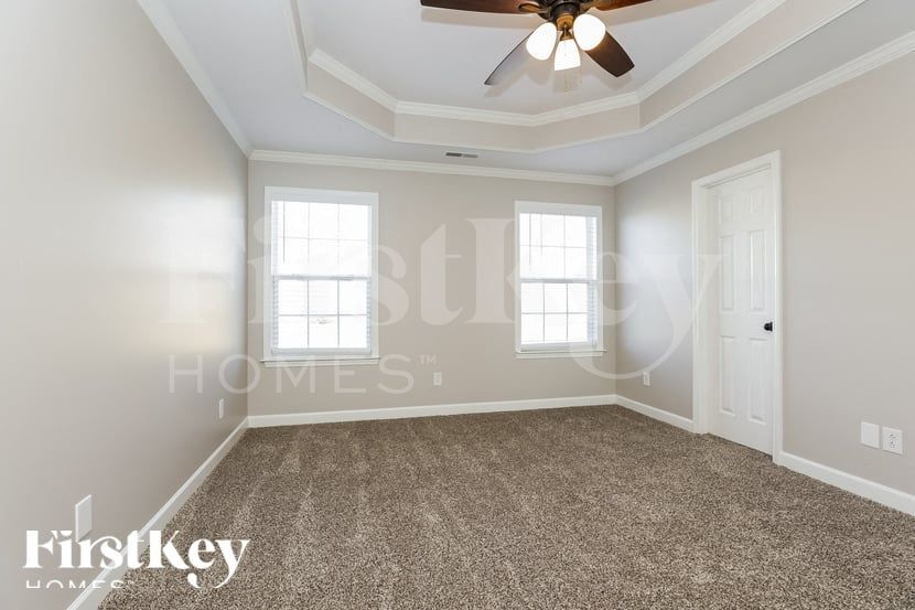 Building Photo - 2260 Dewey Dr