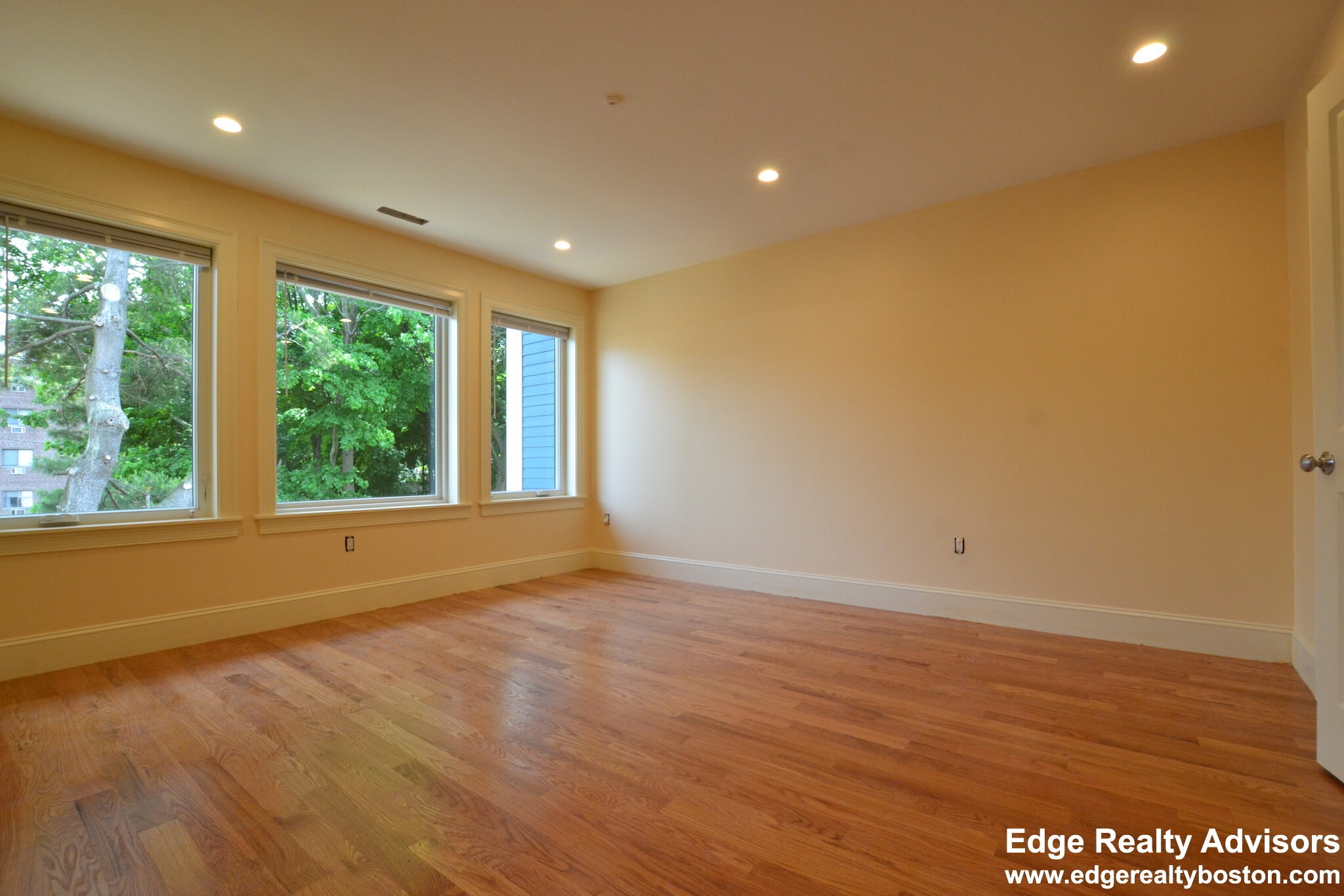 Building Photo - 118 Tremont St