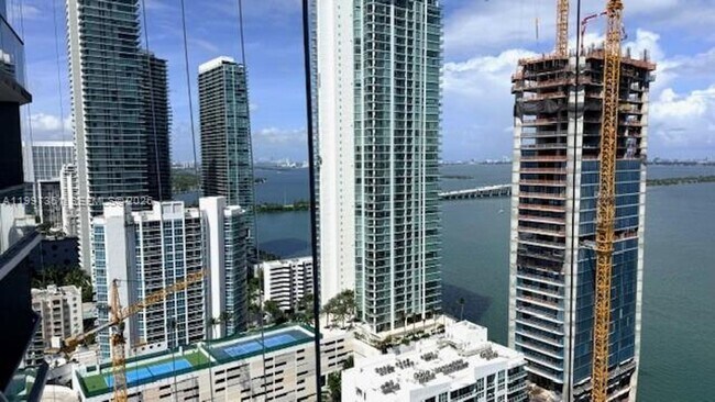 Building Photo - 460 NE 28th St