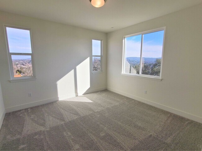 Building Photo - BEAUTIFUL BRAND NEW "NEXT-GEN" HOME W/ SOLAR & SIERRA VIEWS!!