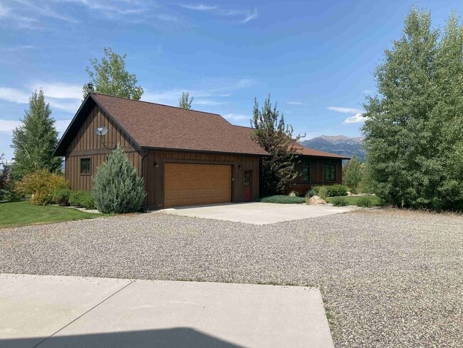 Building Photo - Stunner on Springhill