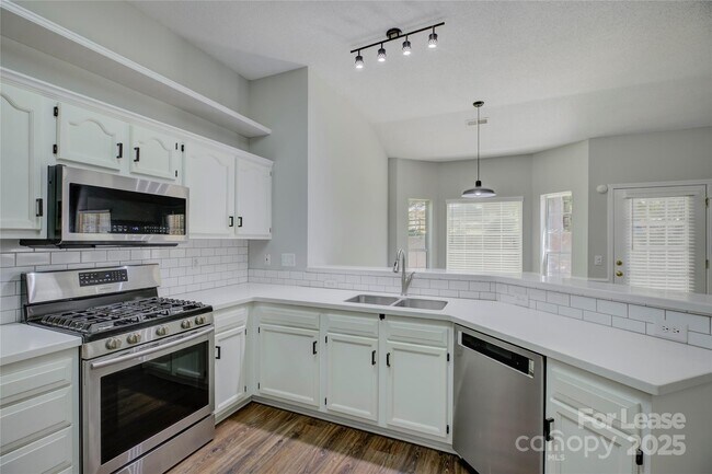 Building Photo - 7017 Scuppernong Ct
