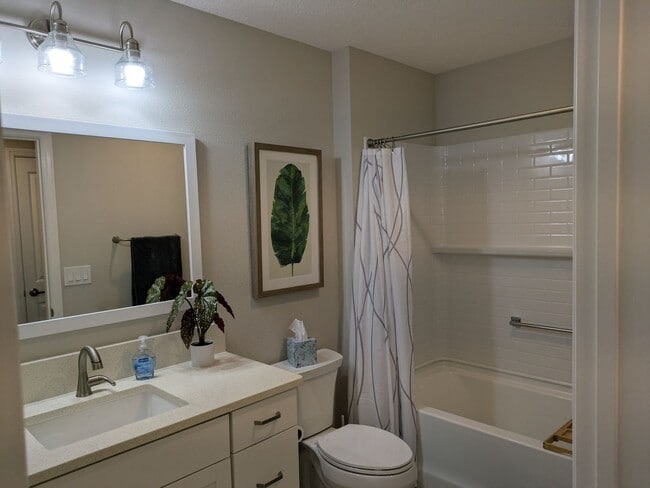 Building Photo - 1750 Debellis Ln