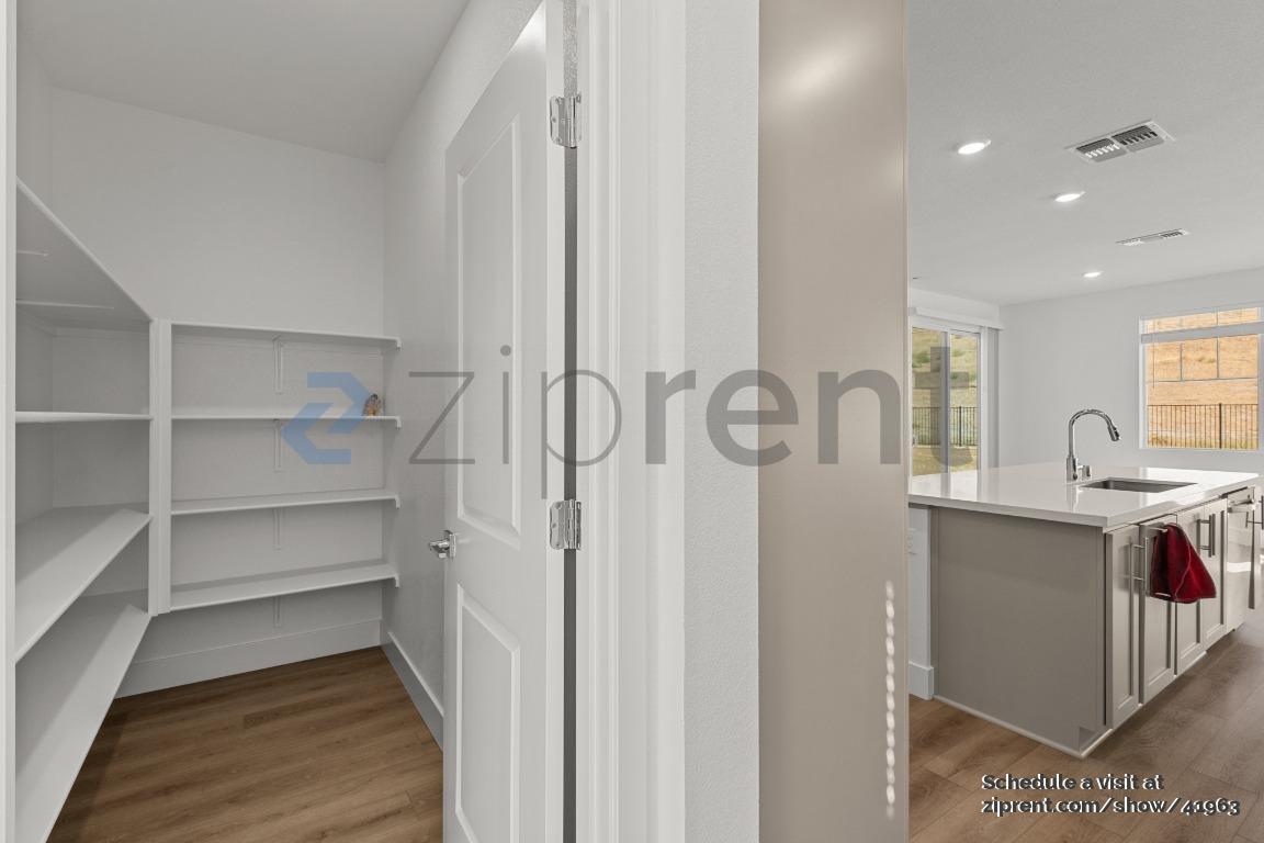 Building Photo - 7813 Lamplight Ct