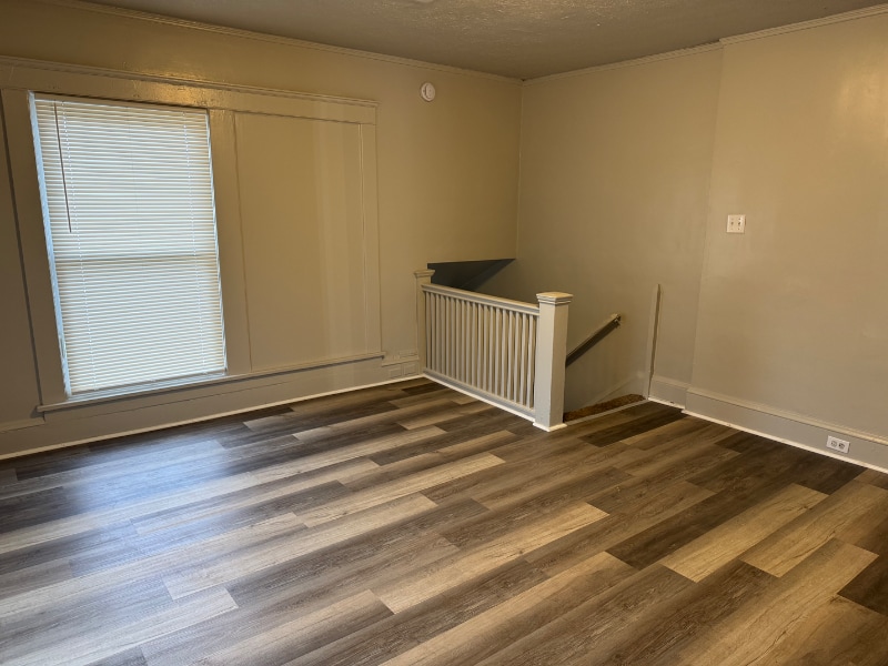 Building Photo - 119 S Elm Ave