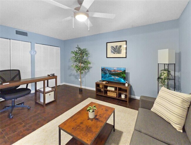 Building Photo - 553 Fairways Cir