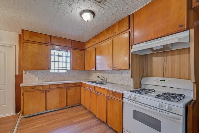 Building Photo - 4905 Brinkley St