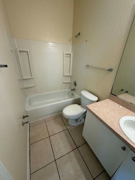 Building Photo - COMING SOON!!! Charming 3/2/2 car garage home in North Port
