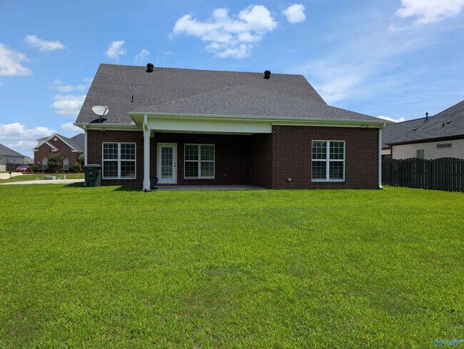 Building Photo - 7126 Weeping Willow Dr SE