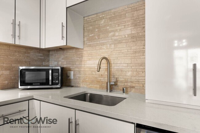 Building Photo - 50 Jerrold Ave