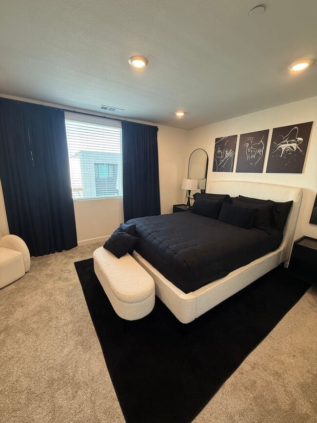 Building Photo - New Construction Town Home