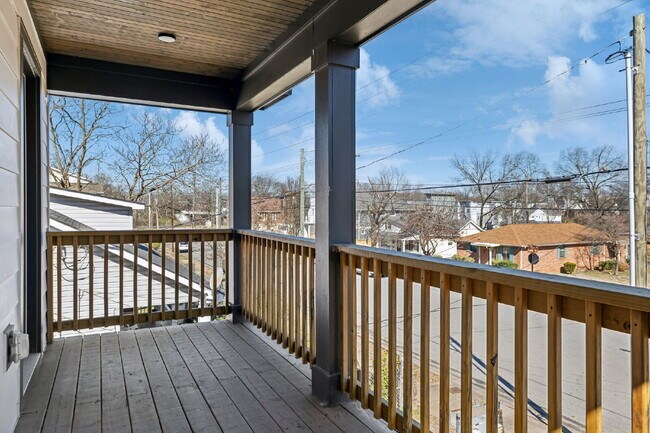Building Photo - Grandeur in Germantown!