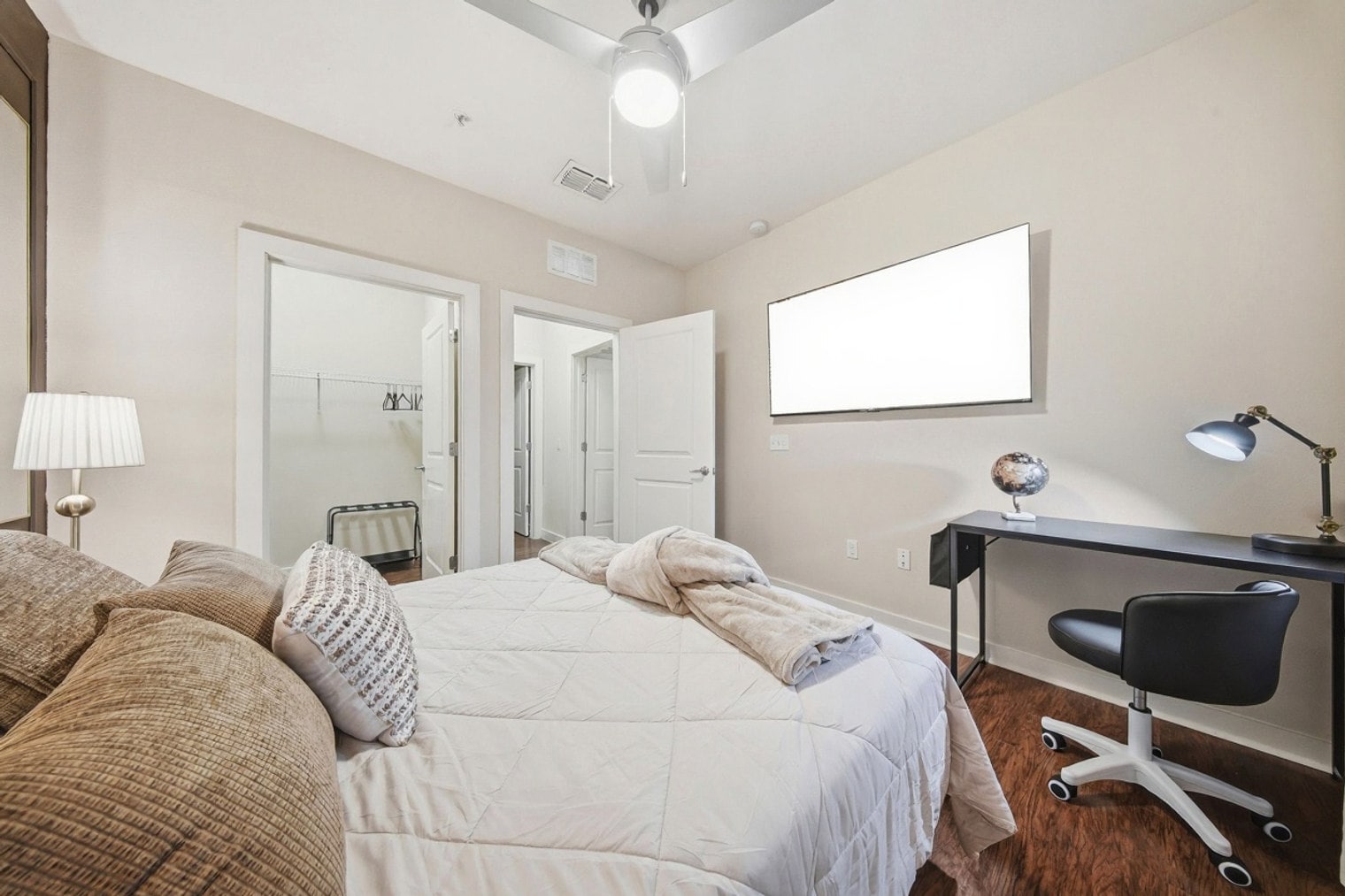 Building Photo - 1700 W Cleveland St