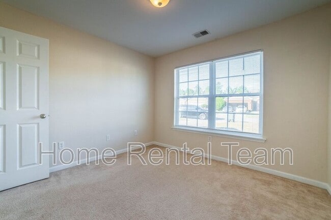 Building Photo - 37 Twin Oaks Pl