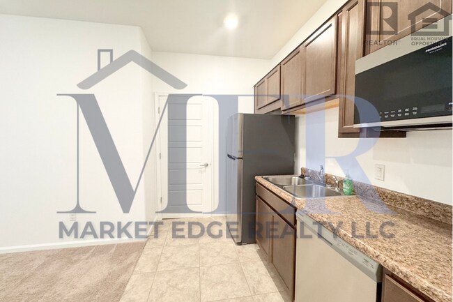 Building Photo - 4Bed/4Bath House w/2 Car Gar in Tucson! $1...