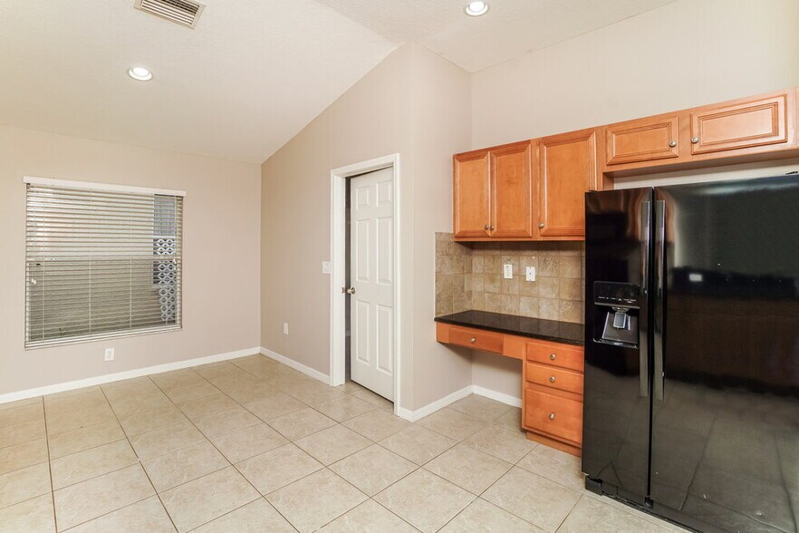 Building Photo - 15950 Leatherleaf Ln