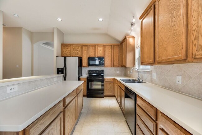 Building Photo - "Spacious 4-Bedroom with 2 Baths and 2,116 Sq Ft in Little Elm!"