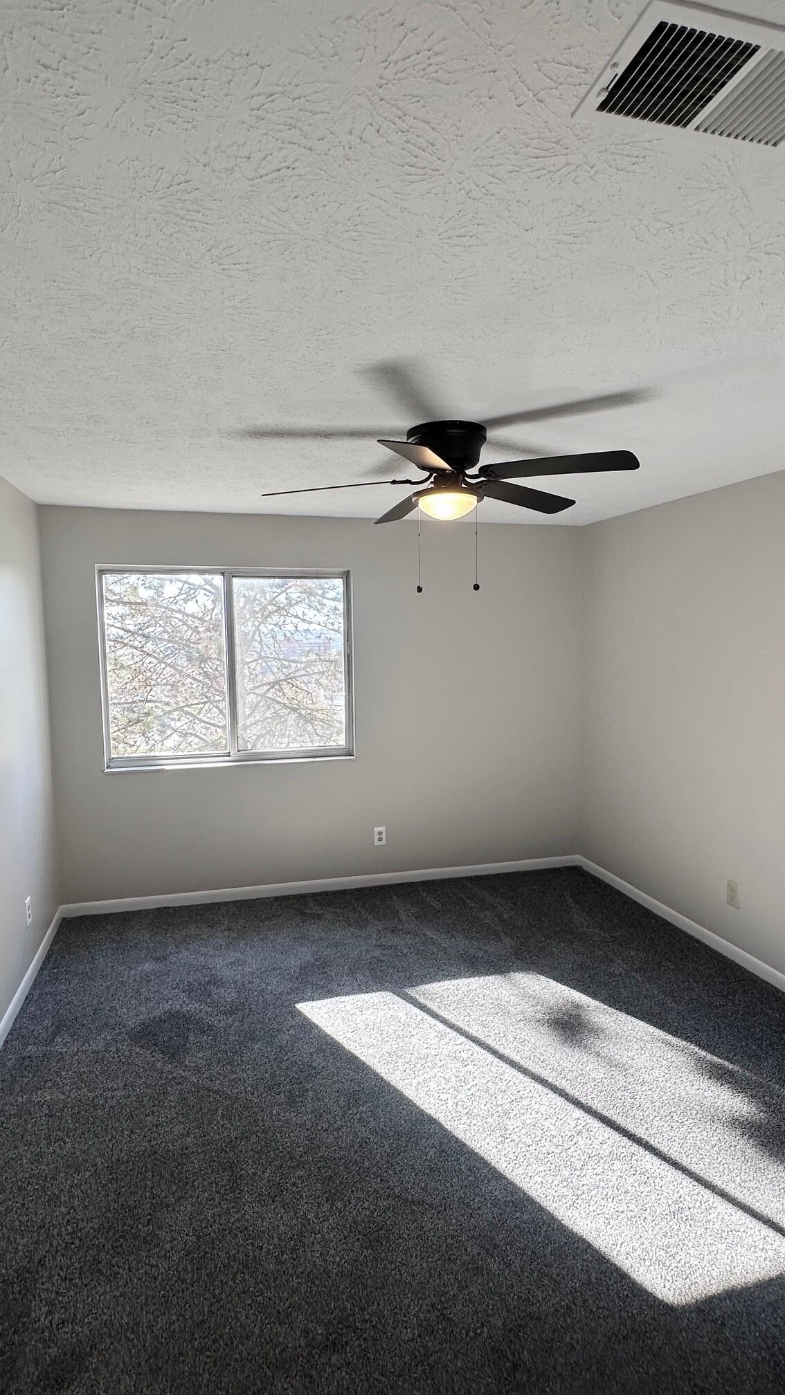 Building Photo - 8919 Eagleview Dr