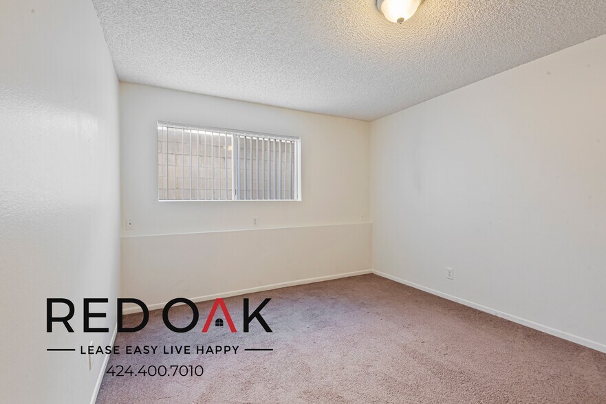 Building Photo - 949 White Knoll Dr