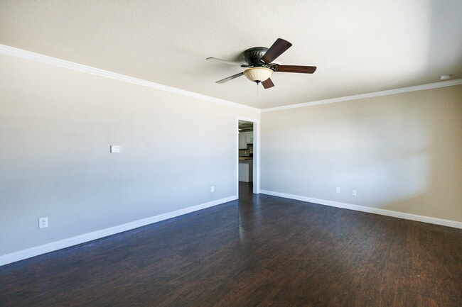 Building Photo - Well Kept House With HUGE bedrooms!