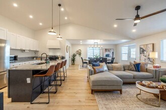 Building Photo - 1157 E Sego Lily Dr