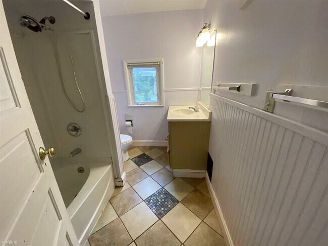 Building Photo - 7 br, 2 bath House - 516 Walnut St 516 Walnut