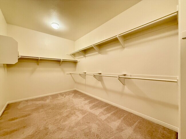Building Photo - 13642 Pinnacle Way