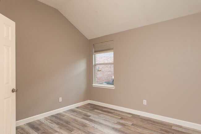 Building Photo - 2109 Hanakoa Falls Dr