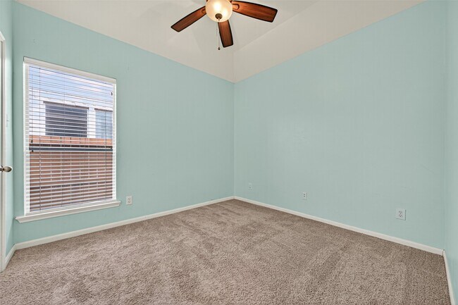 Building Photo - 27210 Sable Oaks Ln